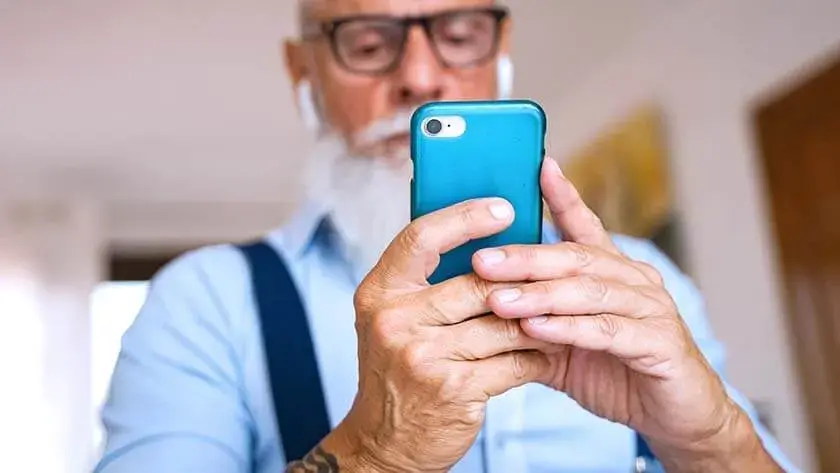 senior-man-with-white-hair-using-cellphone