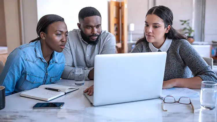 woman-man-home-look-at-laptop-with-agent