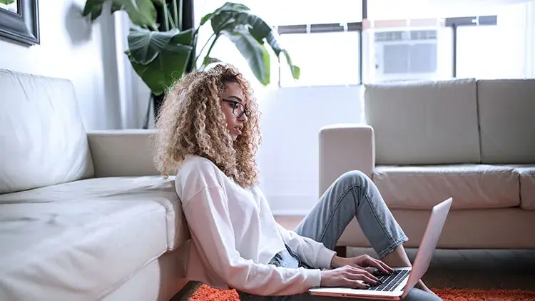 young-woman-laptop