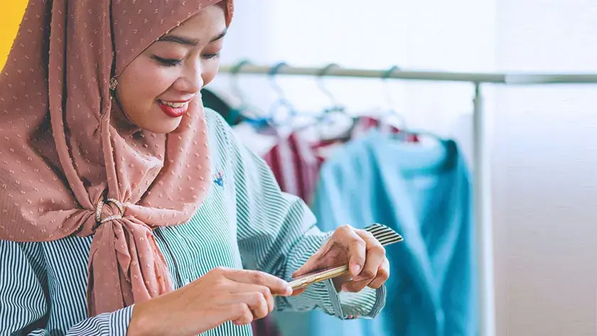 woman-taking-photo-with-mobile-clothing